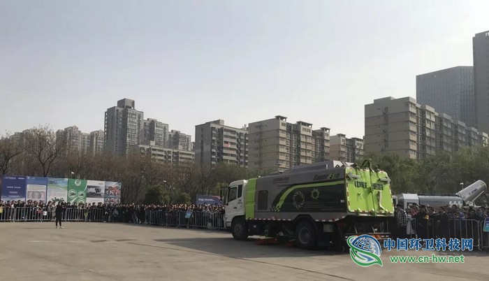 中聯(lián)環(huán)境攜多款環(huán)衛(wèi)新品亮相長安 全方位服務(wù)美麗陜西 中聯(lián)環(huán)境攜多款環(huán)衛(wèi)新品亮相長安 全方位服務(wù)美麗陜西